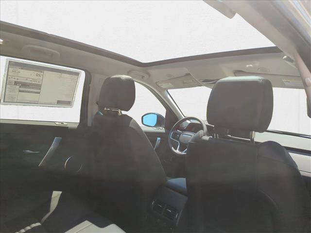 Photo of 2024 Hakuba Silver Metallic Land Rover Discovery Sport