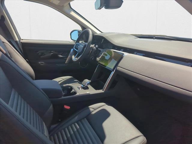 Photo of 2024 Hakuba Silver Metallic Land Rover Discovery Sport