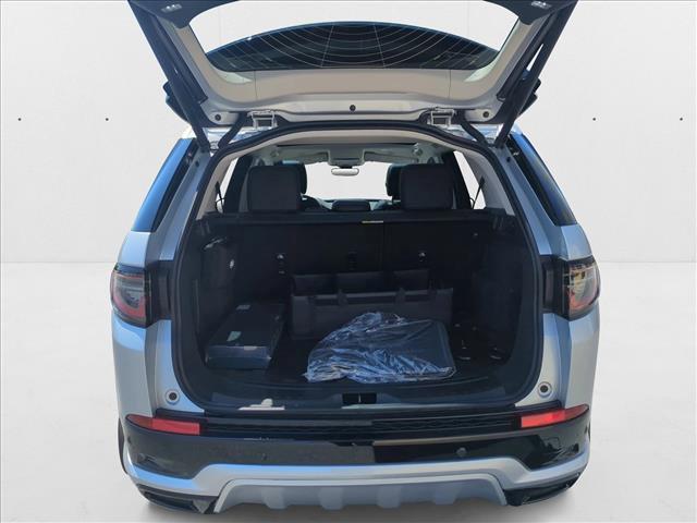 Photo of 2024 Hakuba Silver Metallic Land Rover Discovery Sport