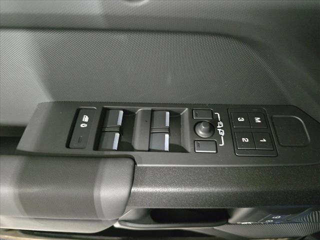 Photo of 2025 Petra Copper Premium Metallic Land Rover Defender