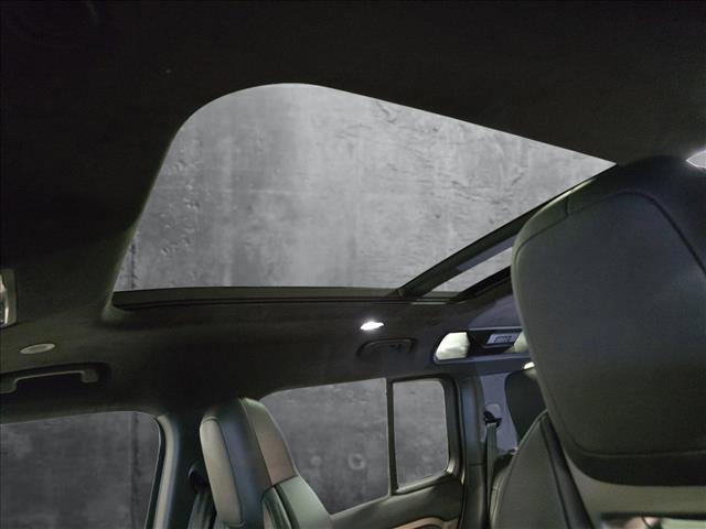 Photo of 2025 Petra Copper Premium Metallic Land Rover Defender