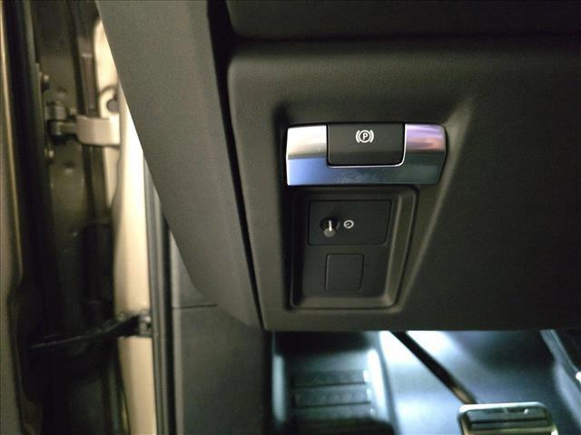 Photo of 2025 Petra Copper Premium Metallic Land Rover Defender