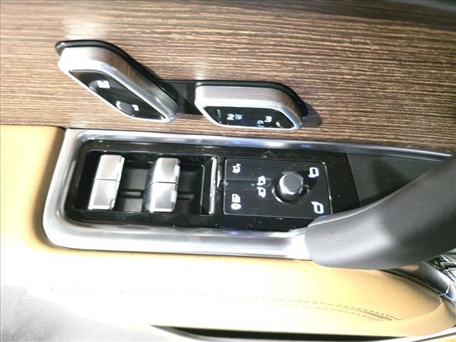 Photo of 2025 Varesine Blue Metallic Land Rover Range Rover