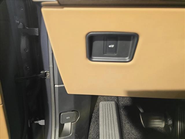 Photo of 2025 Varesine Blue Metallic Land Rover Range Rover