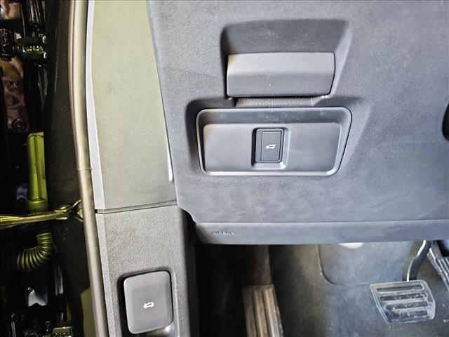 Photo of 2026 Santorini Black Metallic Land Rover Range Rover Evoque