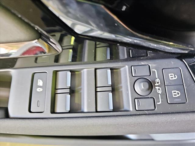 Photo of 2026 Santorini Black Metallic Land Rover Range Rover Evoque