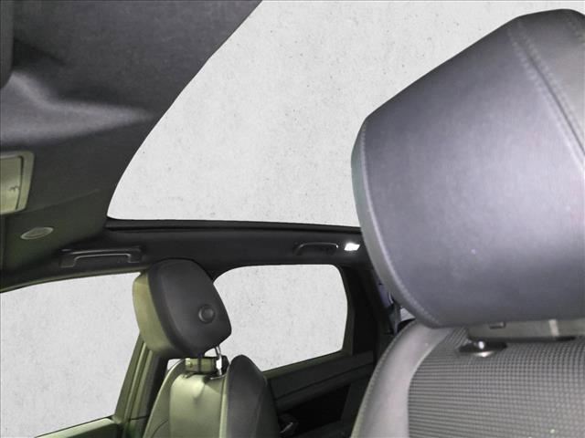 Photo of 2022 Santorini Black Metallic Land Rover Discovery Sport