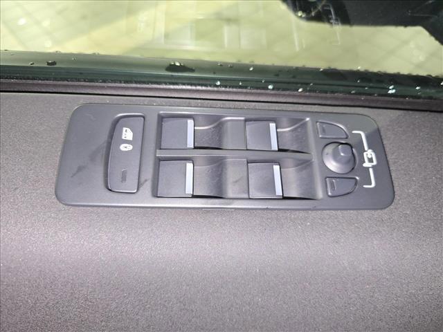 Photo of 2022 Santorini Black Metallic Land Rover Discovery Sport