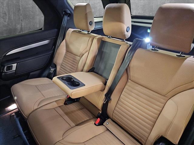 Photo of 2025 Fuji White Land Rover Discovery