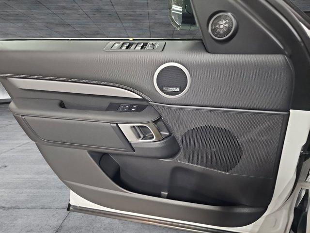 Photo of 2025 Fuji White Land Rover Discovery