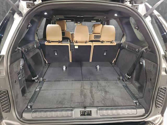 Photo of 2025 Fuji White Land Rover Discovery