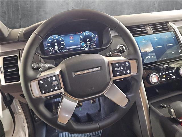 Photo of 2025 Fuji White Land Rover Discovery