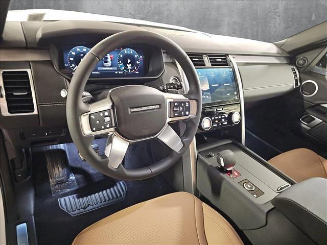 Photo of 2025 Fuji White Land Rover Discovery