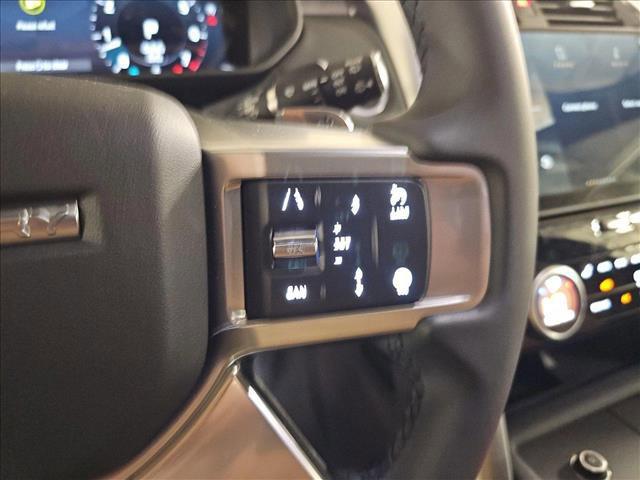 Photo of 2025 Fuji White Land Rover Discovery