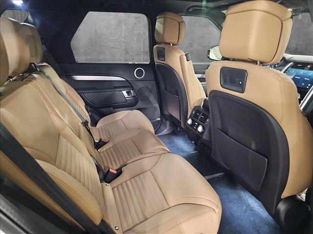 Photo of 2025 Fuji White Land Rover Discovery