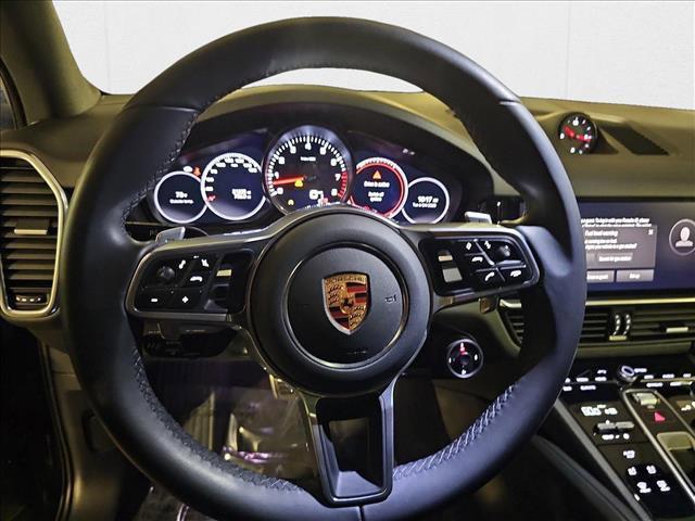 Photo of 2022 Black [Black] Porsche Cayenne