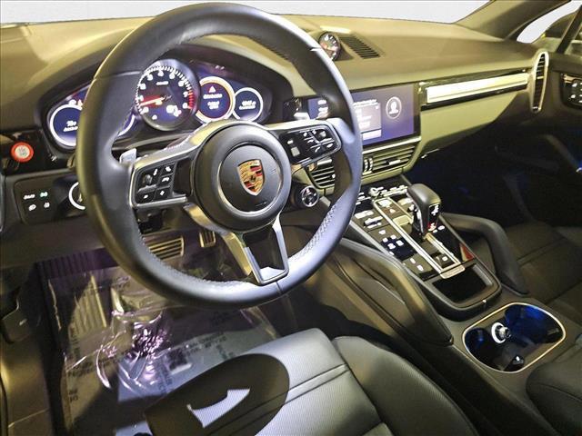 Photo of 2022 Black [Black] Porsche Cayenne