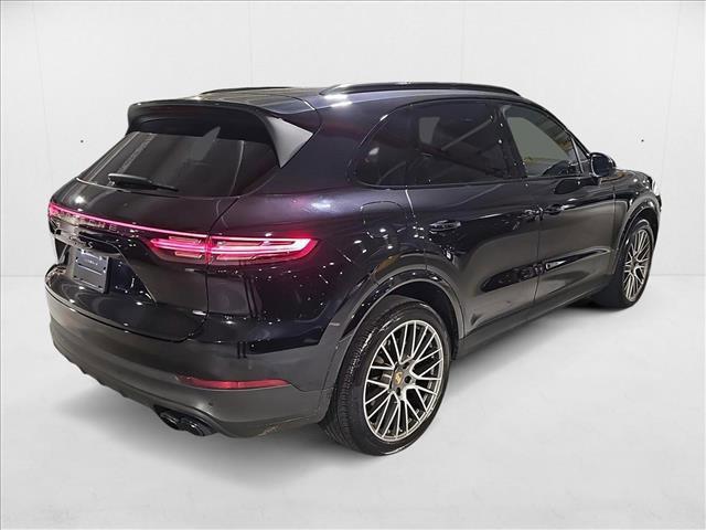Photo of 2022 Black [Black] Porsche Cayenne