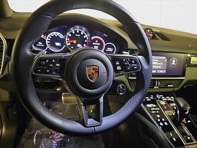 Photo of 2022 Black [Black] Porsche Cayenne