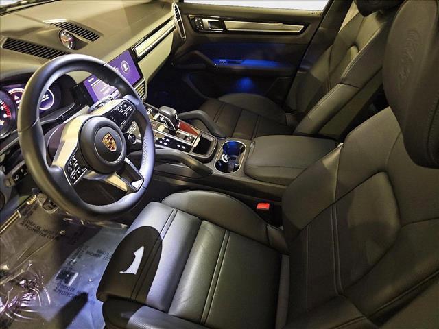 Photo of 2022 Black [Black] Porsche Cayenne
