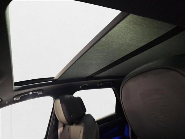 Photo of 2022 Black [Black] Porsche Cayenne