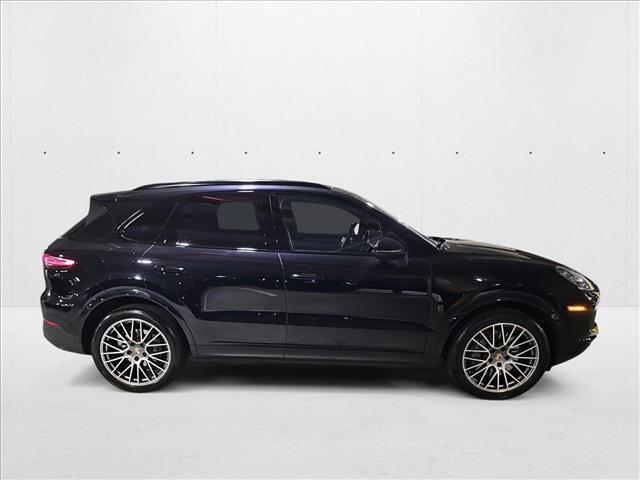 Photo of 2022 Black [Black] Porsche Cayenne