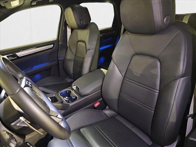Photo of 2022 Black [Black] Porsche Cayenne