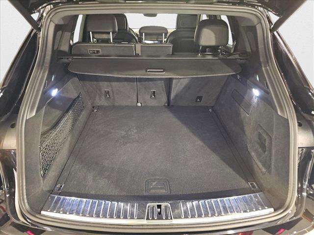 Photo of 2022 Black [Black] Porsche Cayenne