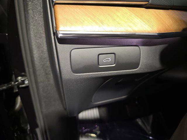 Photo of 2024 Onyx Black Metallic Volvo XC90