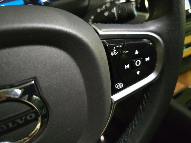 Photo of 2024 Onyx Black Metallic Volvo XC90