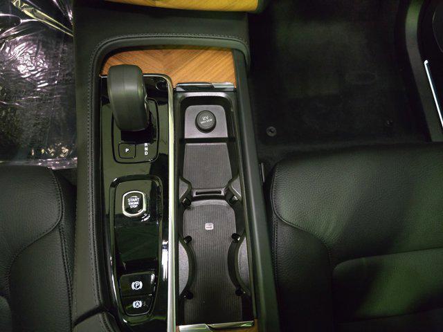 Photo of 2024 Onyx Black Metallic Volvo XC90