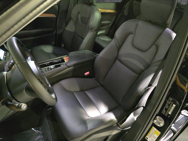 Photo of 2024 Onyx Black Metallic Volvo XC90