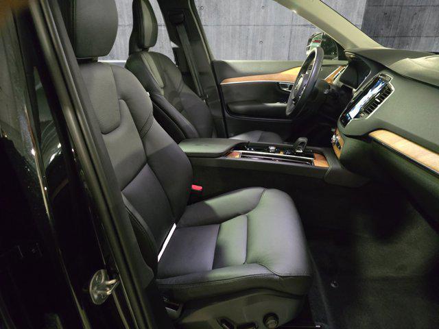 Photo of 2024 Onyx Black Metallic Volvo XC90