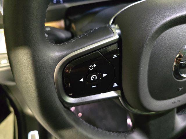 Photo of 2024 Onyx Black Metallic Volvo XC90