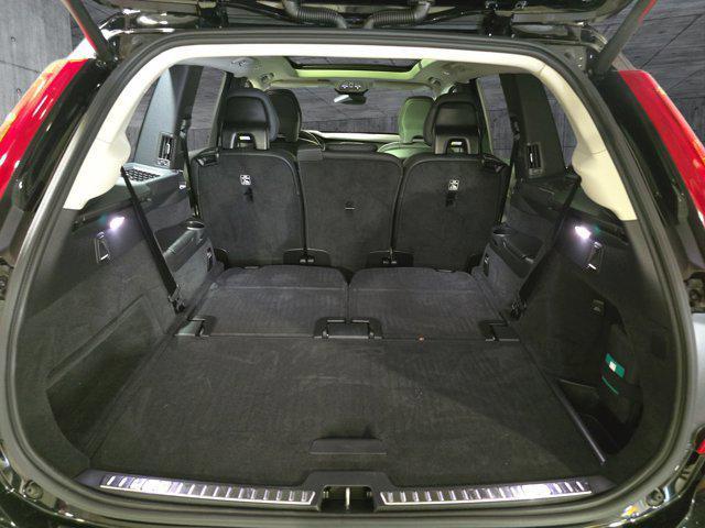 Photo of 2024 Onyx Black Metallic Volvo XC90