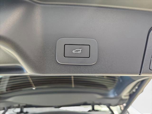 Photo of 2025 Fuji White Land Rover Range Rover Evoque