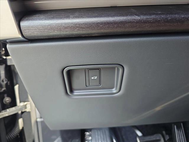 Photo of 2025 Santorini Black Metallic Land Rover Range Rover