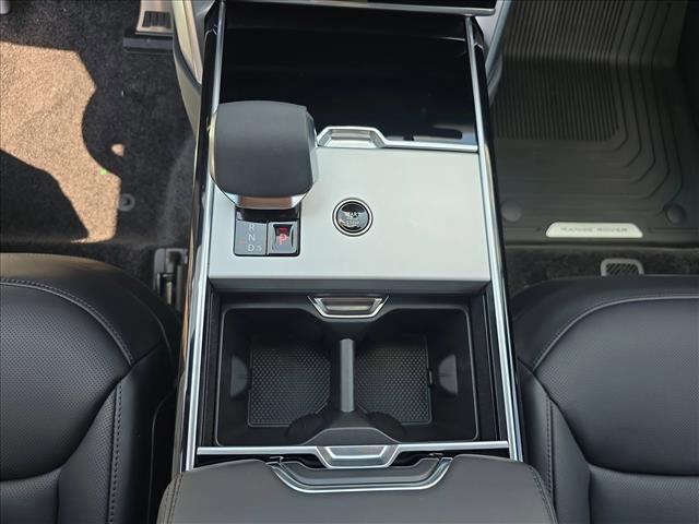 Photo of 2025 Santorini Black Metallic Land Rover Range Rover