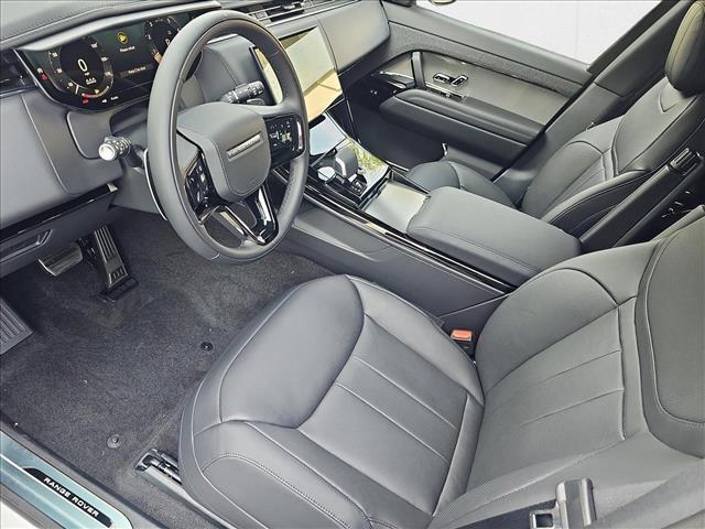 Photo of 2025 Ostuni Pearl White Premium Metallic Land Rover Range Rover Sport