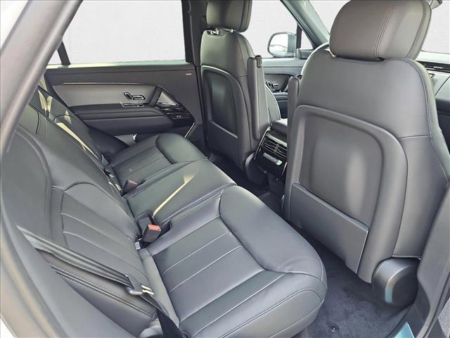 Photo of 2025 Ostuni Pearl White Premium Metallic Land Rover Range Rover Sport