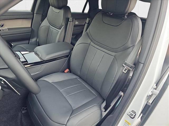 Photo of 2025 Ostuni Pearl White Premium Metallic Land Rover Range Rover Sport