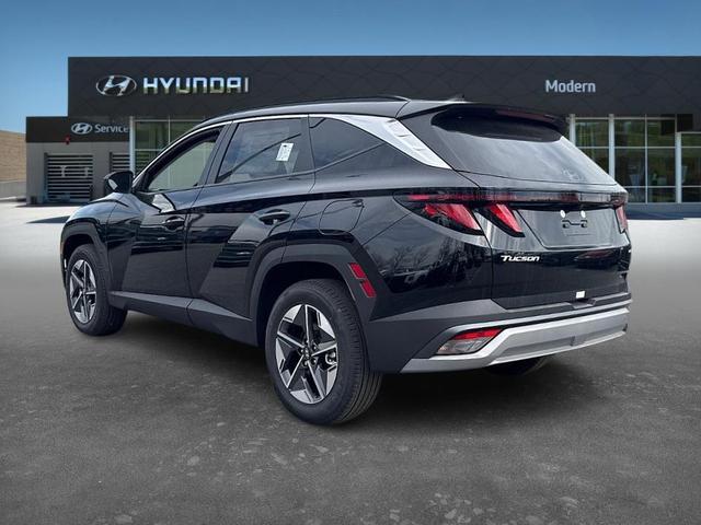 Photo of 2025 Black Hyundai TUCSON