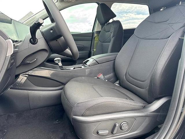Photo of 2025 Black Hyundai TUCSON