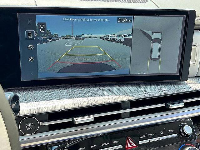 Photo of 2025 White Hyundai SANTA FE HEV