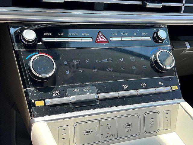 Photo of 2025 White Hyundai SANTA FE HEV