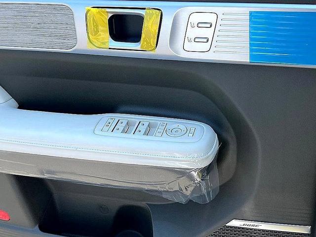 Photo of 2025 White Hyundai SANTA FE HEV