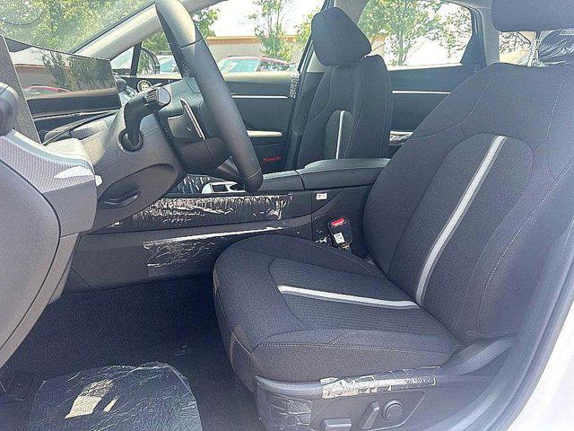 Photo of 2025 White Hyundai SONATA