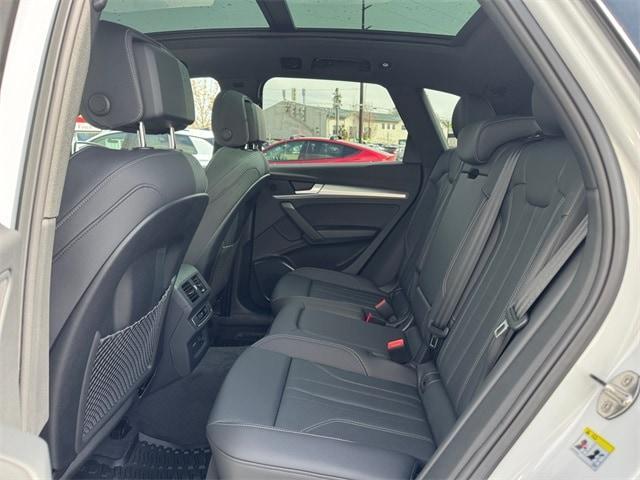Photo of 2025 Glacier White Metallic Audi Q5