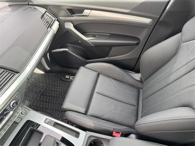 Photo of 2025 Glacier White Metallic Audi Q5