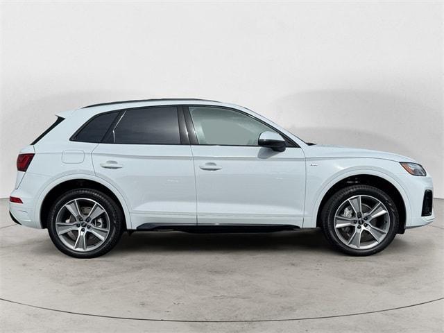Photo of 2025 Glacier White Metallic Audi Q5